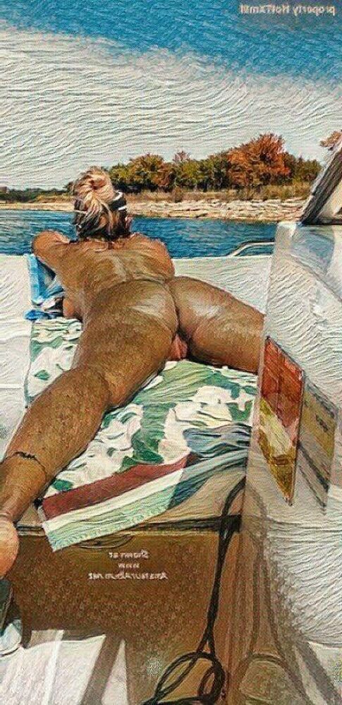 Love Horny girls on a boat#