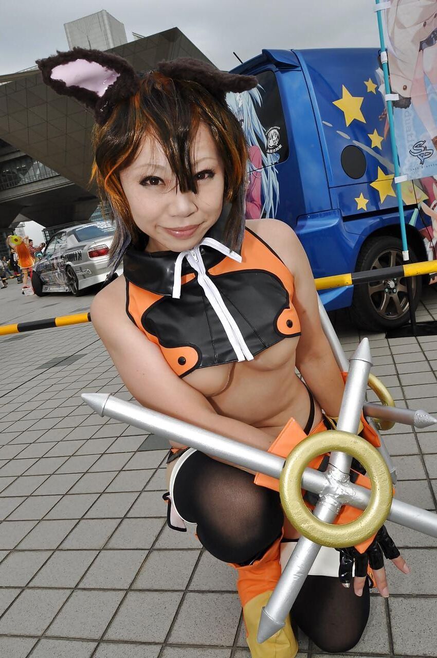 cosplayer japonês em muitos trajes/uniformes