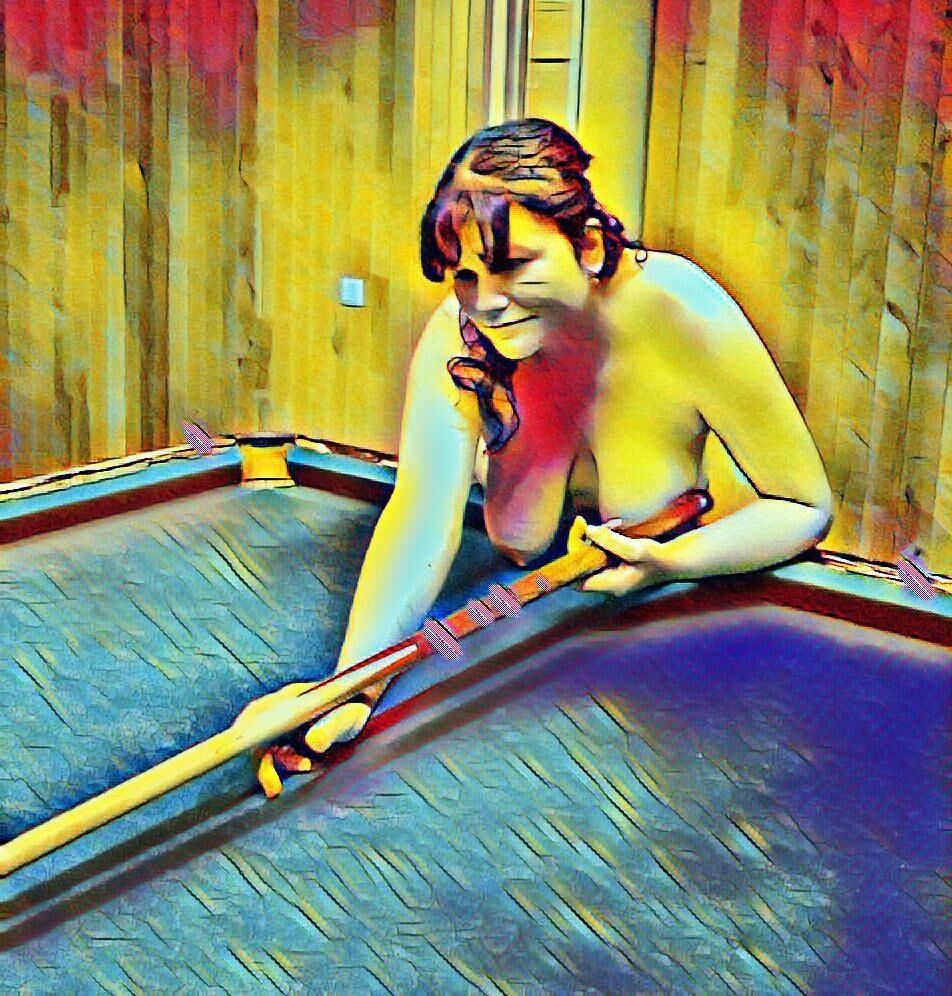 Liebe nackte Mädchen im Pooltable