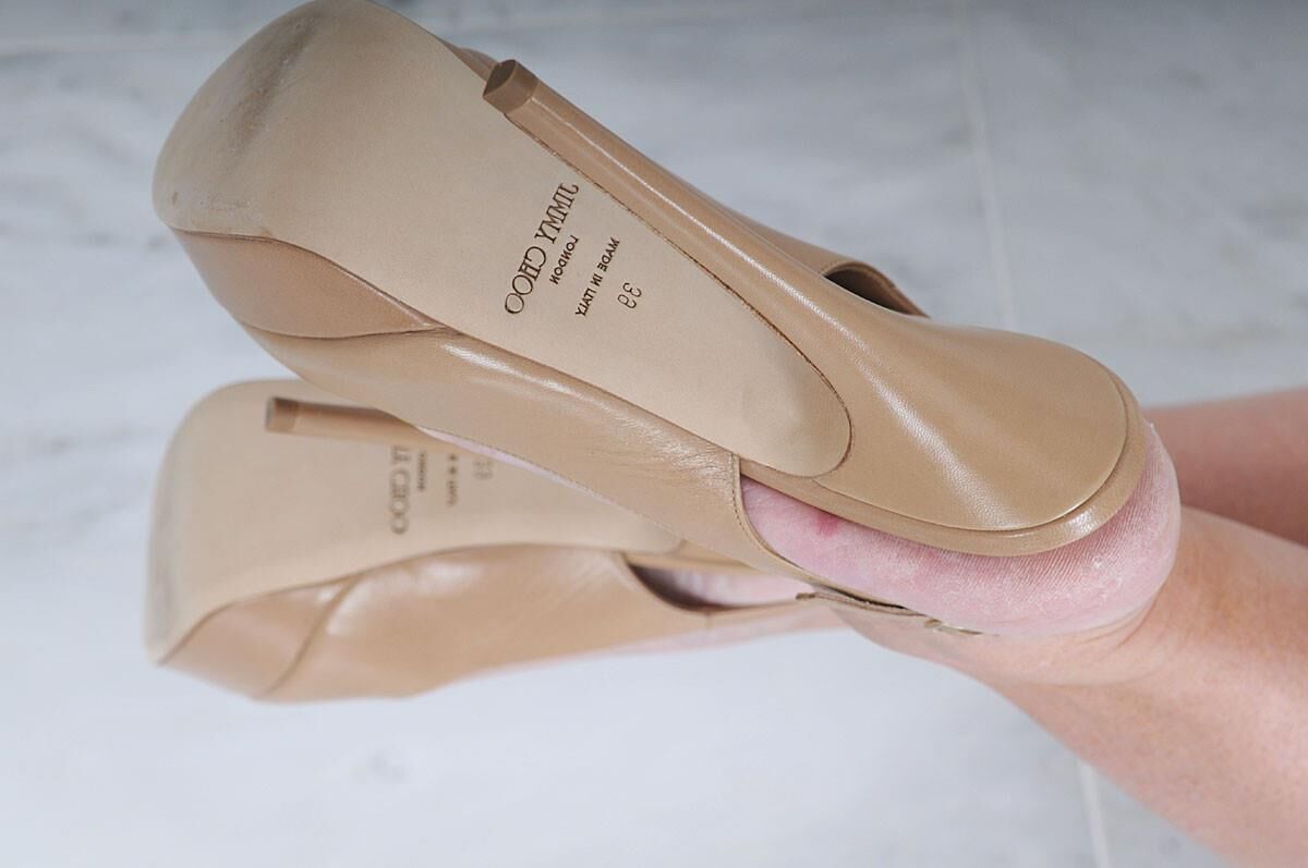Gill Ellis Young (Lady Sonia) Jimmy Choo und Jeans