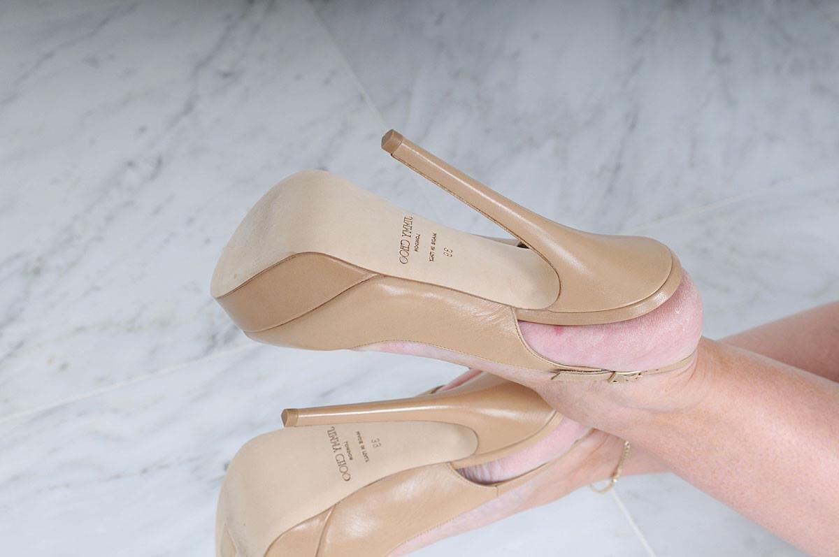 Gill Ellis Young (Lady Sonia) Jimmy Choo und Jeans
