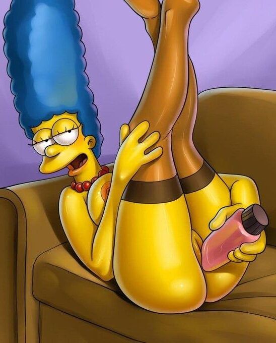 MARGE SIMPSON