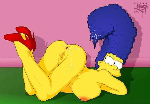 MARGE SIMPSON
