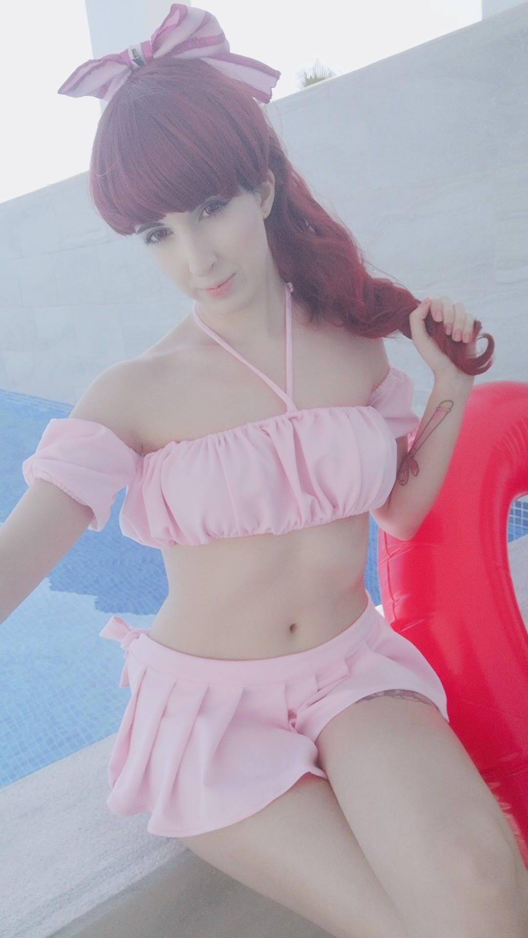 Bandes de salope de cosplay rousse pâle
