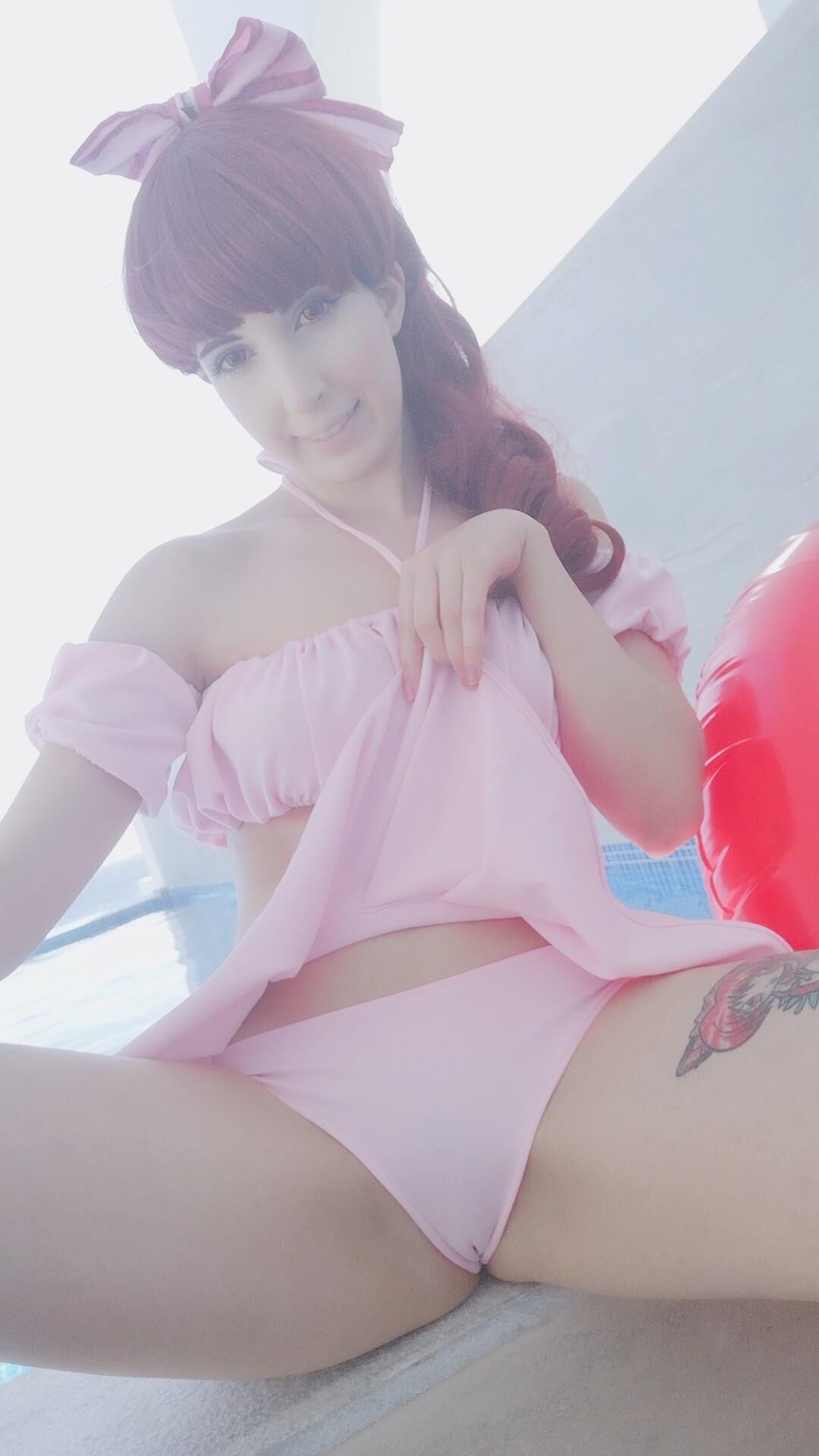Bandes de salope de cosplay rousse pâle