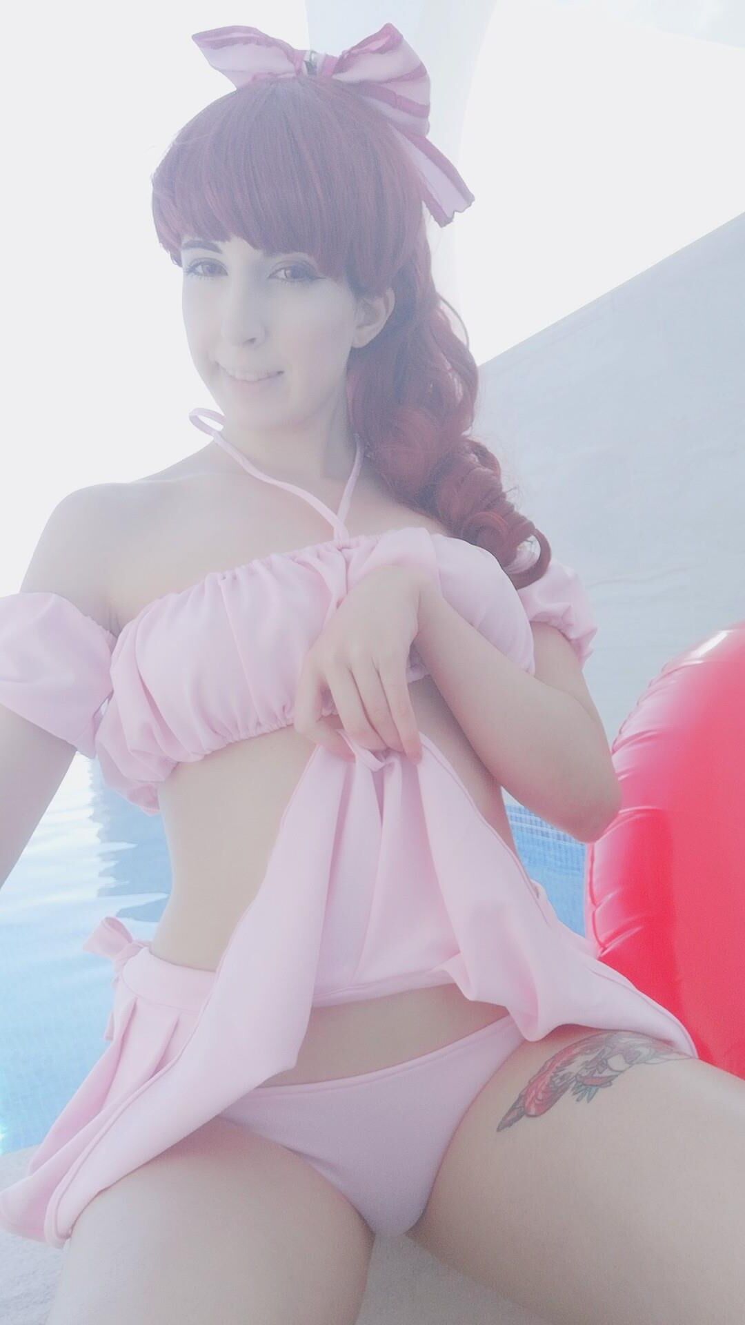 Bandes de salope de cosplay rousse pâle